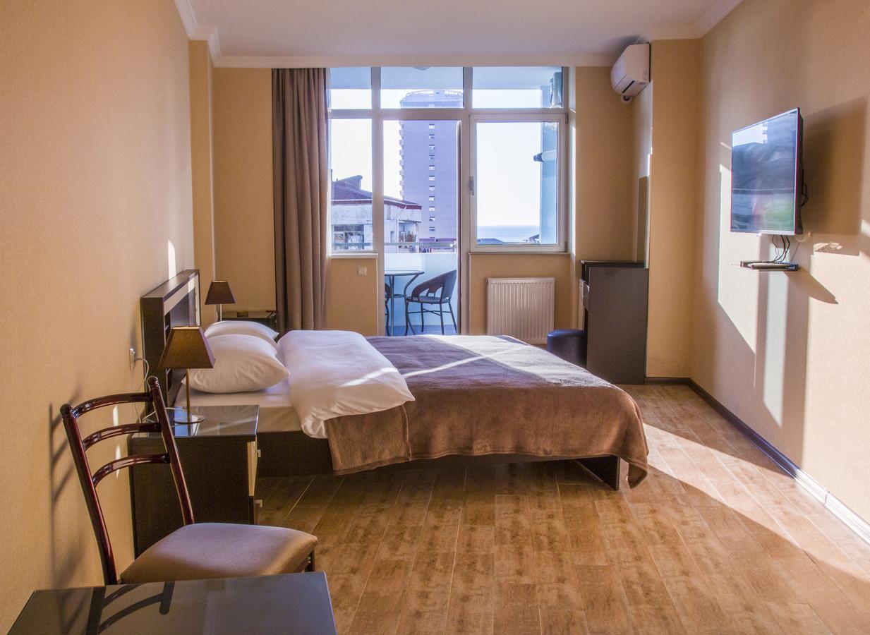 Pirosmani Mini Hotel Batumi Exterior photo
