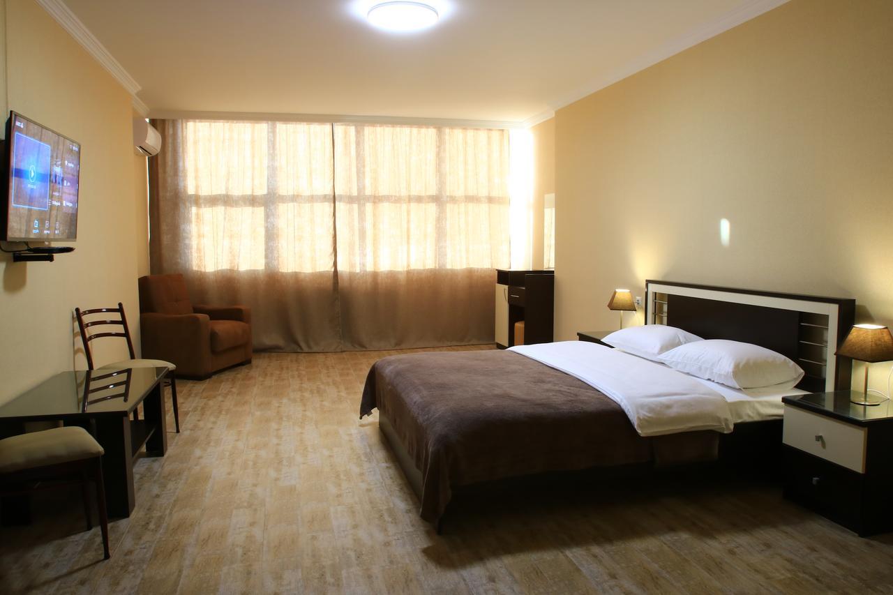 Pirosmani Mini Hotel Batumi Exterior photo