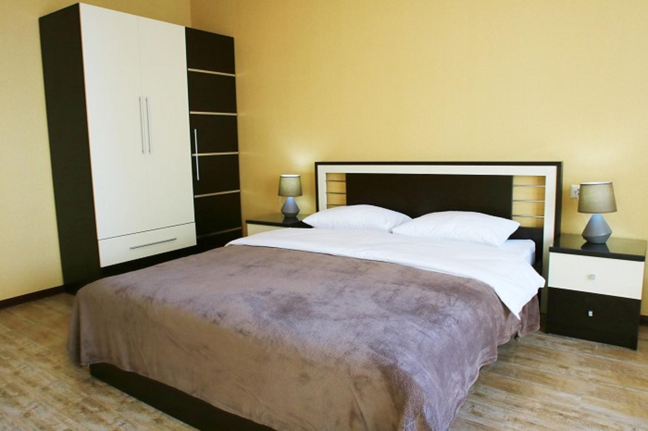 Pirosmani Mini Hotel Batumi Exterior photo
